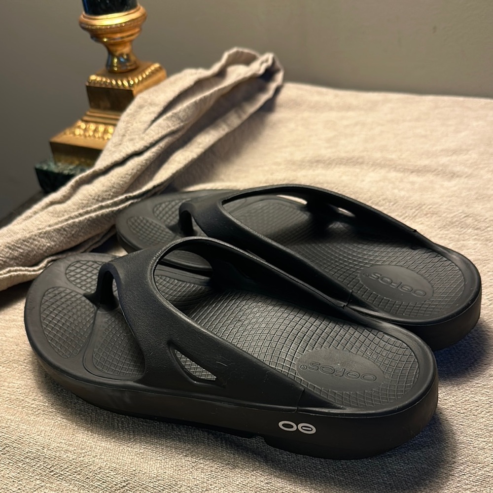 Black Oofos Flip Flops